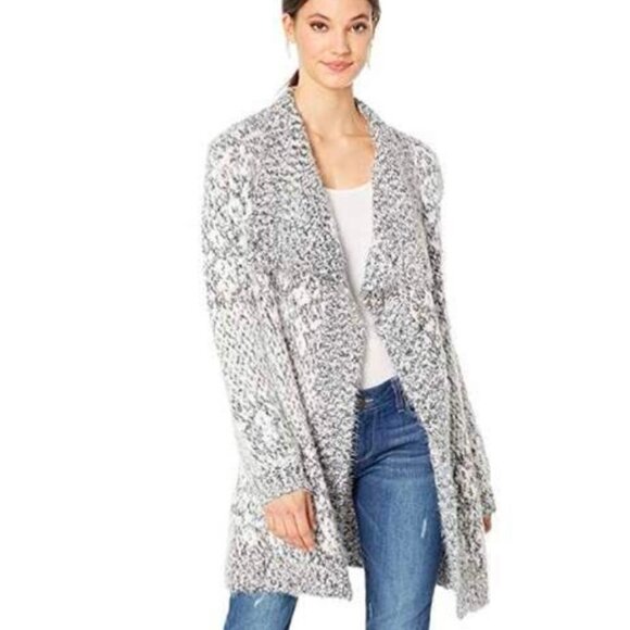 BB Dakota Sweaters - NWT BB Dakota White & Gray Open Front Knit Eyelash Cardigan, Size Medium